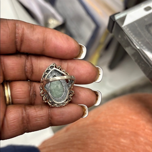 Stunning Jade and Garnet Ring - Picture 9 of 10